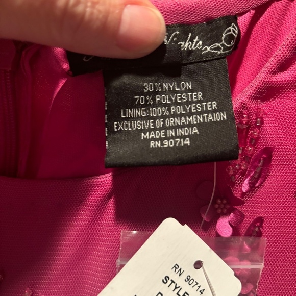 Pisarro Nights 3D Floral Bodice Beaded Gown in Magenta Size 14 NWT - Picture 6 of 7